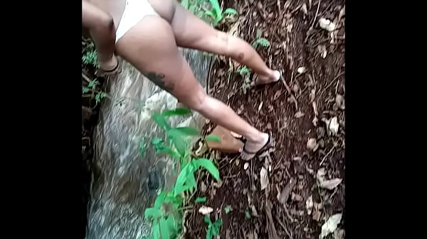 Fiz supreza pro meu patrao quando mim viu limpando o chao de quatro pelada