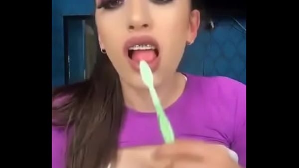 Si as&iacute_ me lavo los dientes ahora Imag&iacute_nense que tal hago otras cositas...