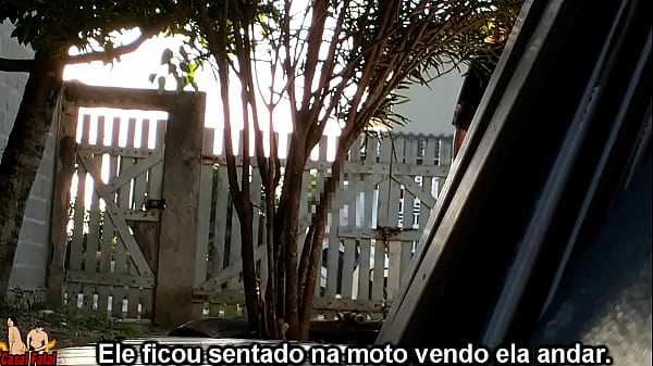 My_wife showsthe pussy to delivery guy again