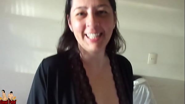 Play MP4 - My wife shows the pussy to delivery guy again