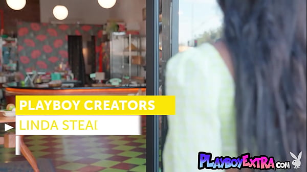 Nonton Big Boobed Black Beauty Introducing Her Freshly Shaved Dark Pussy thumbnail