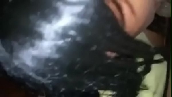 Play MP4 - Negra chupadora botando o pau inteiro na gulea