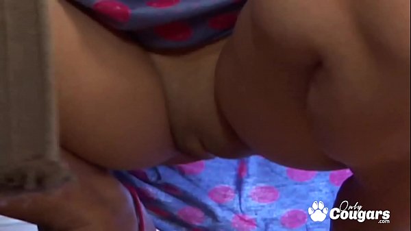 Cute brunette Crissy Moon deepthroas a fat dick 