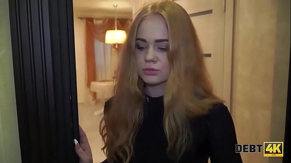 Play MP4 - Debt4k&period; La sexy cameriera dai capelli lunghi Rose Wild restituisce denaro usando il suo corpo sexy