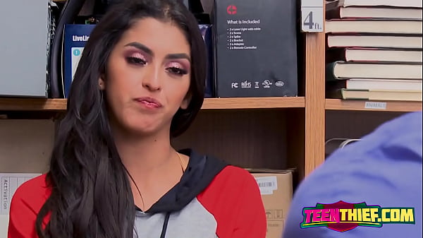 Play MP4 - Sophia Leone offers services after shoplifting goes bad