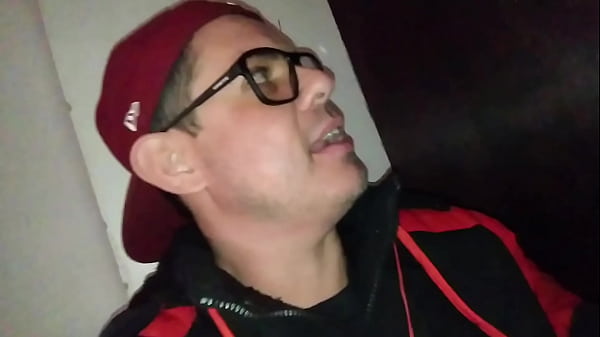 Nonton Milf Chupando Varios Paus No Gloryhole thumbnail