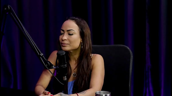 Foi convidada para trabalhar no puteiro o gerente a flagrou foi gravar pra produtora e perdeu a virgindade no sexo anal belinha baracho watch sheer red 