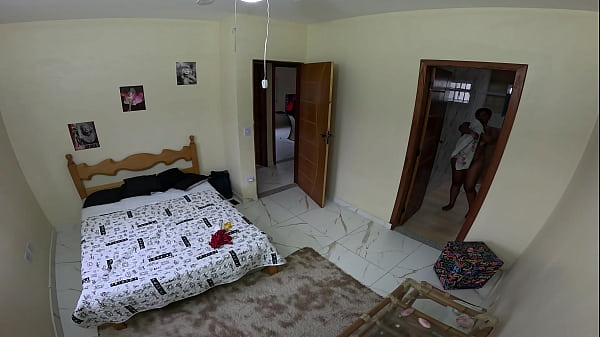 Amigo da on&ccedil;a gozando na buceta da esposa do melhor amigo em hostel