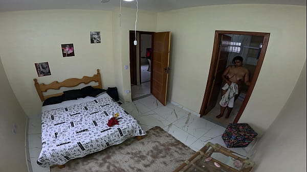 Amigo da on&ccedil;a gozando na buceta da esposa do melhor amigo em hostel