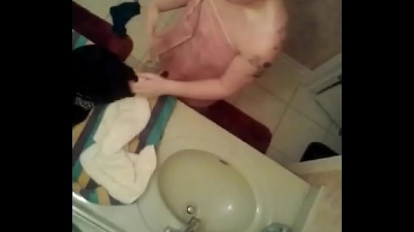 Nonton Spied On In Shower thumbnail