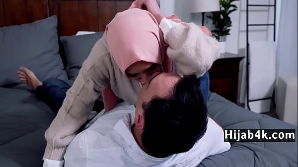 Hijab Girl Calls Me_Home ForA BootyCall Hijab4k