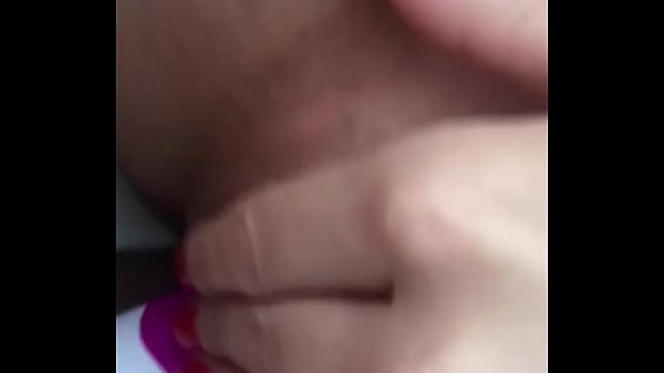 Dp com vibrador na novinha gostosa, toda molhada e arrombada !