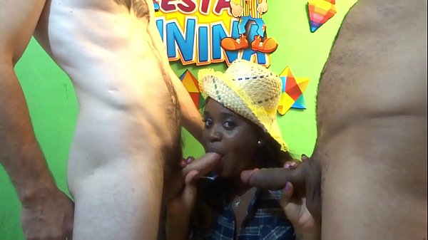 Negra Rabuda Fazendo Uma Festinha Dois Machos thumbnail