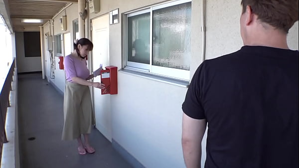 Play MP4 - https&colon;&sol;&sol;bit&period;ly&sol;3AanFVg　ベランダにいる無防備な薄着姿の巨乳女に見惚れていると手招きされて&hellip;　隣のベランダ美人のプルプル巨乳をムギュ～っと揉み回し性交！【パート1】