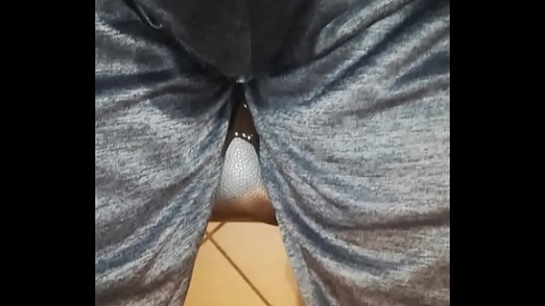 GASTE85PEEING_IN KITCHEN