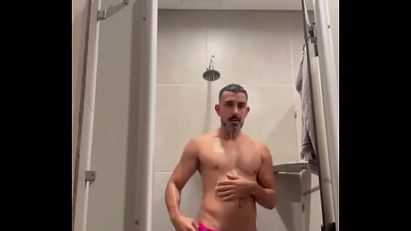 Play MP4 - Gym Shower time &quest;