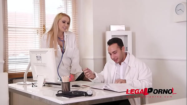 Blonde busty nurse Amber_Jayne rides Doc_s big fat dick at the XXX clinicGP454