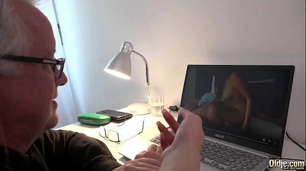 Play MP4 - Caught my sugar daddy watching porn so i ride him like a pornstar