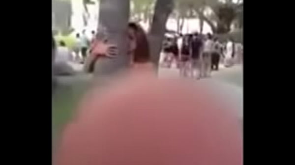 Nonton Girl Kissing Tree thumbnail