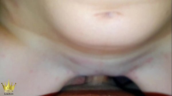 Ragazza figa non vede l'ora di scoparselo con igenitori nella stanza accanto - Leaeken ITA