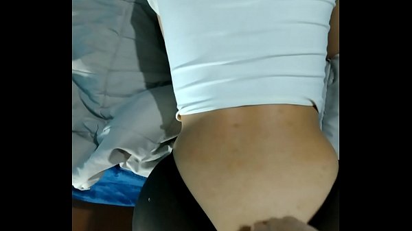 Hermosa de 18 a&ntilde;os follando con su lenceria rota