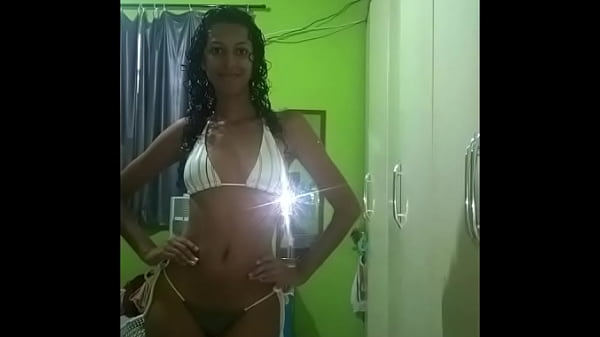 Nonton Jade Brunette Teasing At Home thumbnail