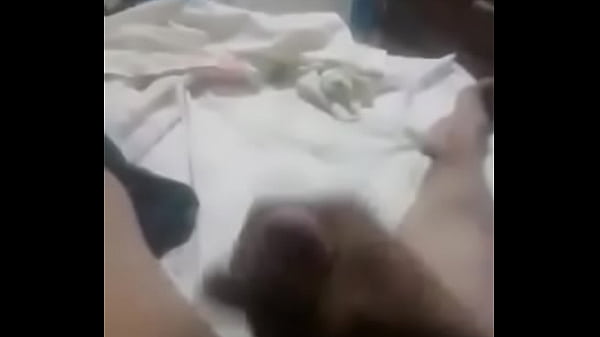 Ten&iacute_a este v&iacute_deo guardado en el celular de mi tio jalandosela