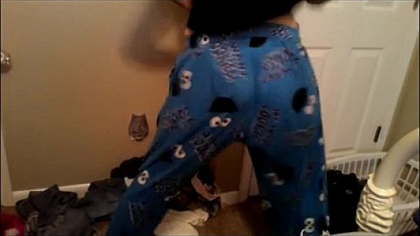 Whooty Just Shakin That Cake 