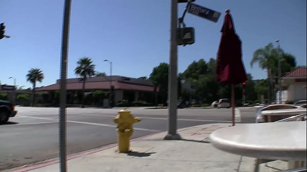 Nonton Cassandra Cruz Wraps Her Latina Lips Around A Huge Cock And Gets A Facial Too thumbnail