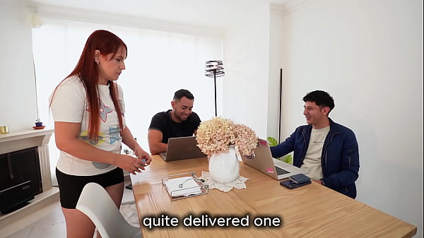 Joven caliente propone asu amigo ofrecer dineroa su empleada muda paraun trioy la follan en_la sala_mientrassu madrastra duerme PORNO EN ESPAÑOL