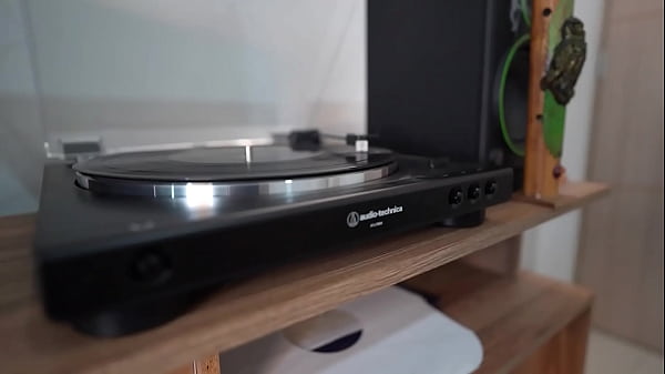 Nonton Do You Want To Come In And Enter My Room, So I Can Show You My Favorite Music Vinyls? thumbnail