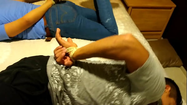 N.5 CHICOS ATADOS EN HOGTIED/BOYS HOGTIED 