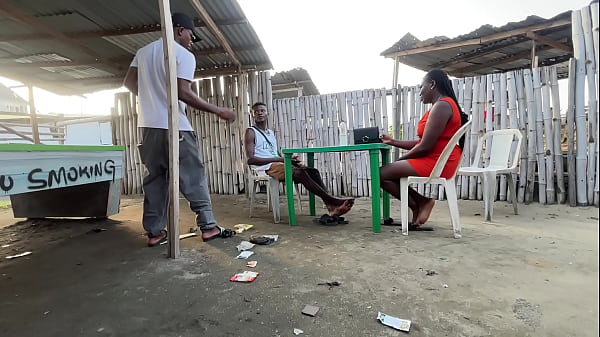 Play MP4 - His girlfriend is looking for another man to fuck her wait to see what happens next