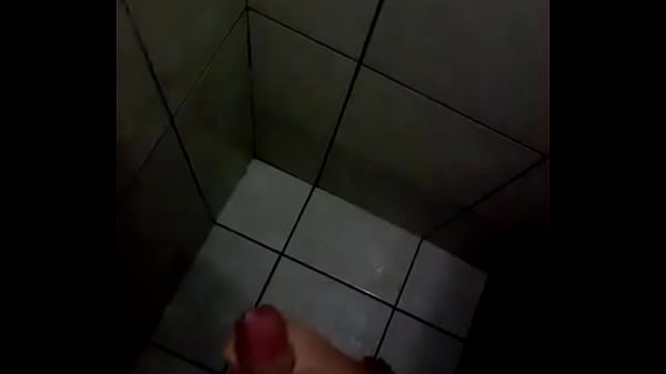 Loirinho gozando pra namorada