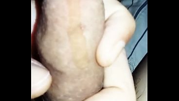 Ya siento como la leche se acumula esta verga va a reventar de un momento a otro