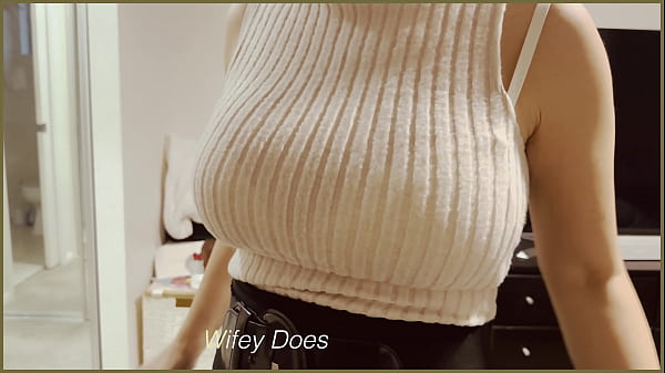 Nonton Milf Gets Her Boobs Out After Work thumbnail