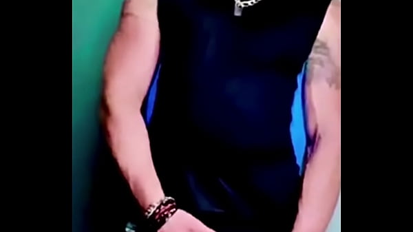 Hombre Varonil Mexicano Toma Sus Propios Meados Mientras Le Ponen Jaula De Castidad Para Convertir Su Pene En Clitoris De Marica Sumiso thumbnail