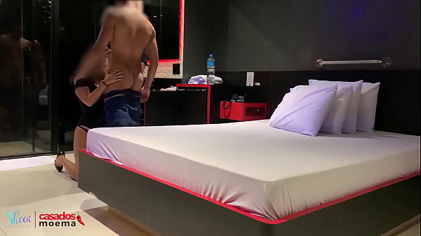 Namorando o novinho pretinho e o corno s&oacute; olhando 