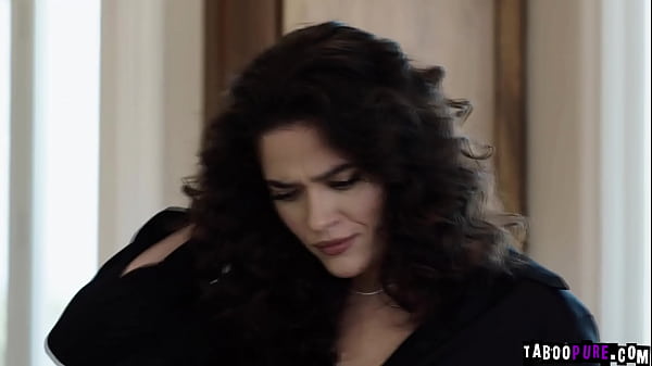 Victoria voxxx decides to have sex with the companys it rep