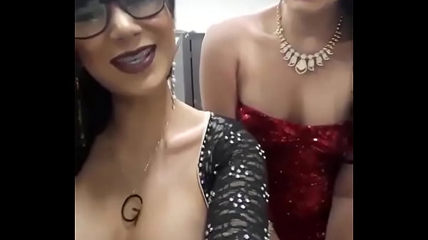 Saludo Mia y Gisele para las redes de twitter 