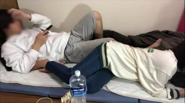 Nonton 性欲が盛んな20代の若いカップル。今日もいつもの様に激しく求めあいました。 thumbnail