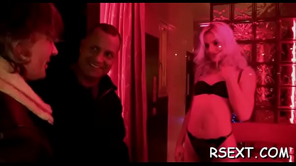 Gorgeous babe rides hard 10-pounder 