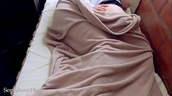 Play MP4 - seduzco a mi compa&ntilde;era de cuarto de 18 a&ntilde;os con gran trasero y me vengo dentro de ella