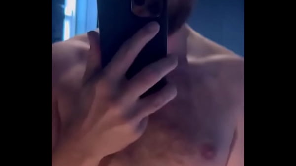 Nonton Who&rsquo;s Cleaning My Mirror? thumbnail