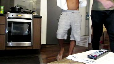 Play MP4 - Nerd rabudo sentando na rola do magrinho