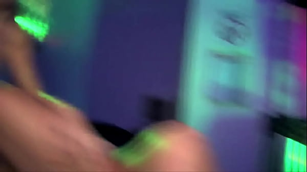 Due more milf amano scopare insieme con un bel cazzo duro evigoroso