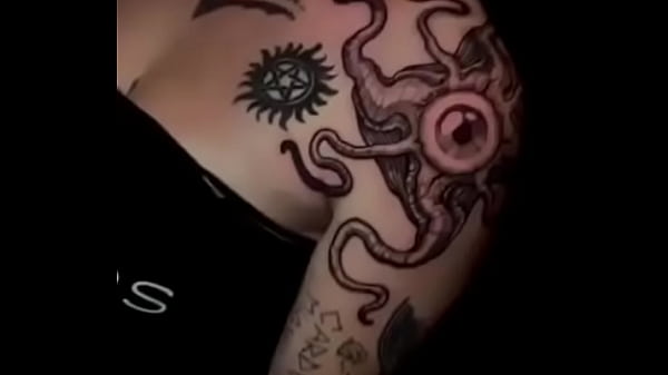 Nonton Sorry, But I'm So Excited&mdash;i Finally Got It Tattooed!i've Been Waiting Ten Years Since I First Drew It, And Now It's Fi ... thumbnail