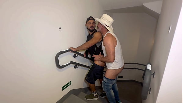 Play MP4 - Escalera de escape