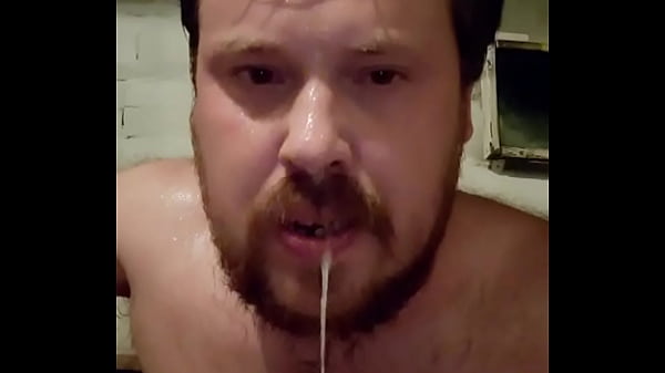 Гей с большой круглой задницей мастурбирует и ест сперму из своего члена! thumbnail