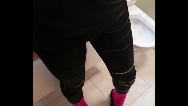 Amateur cross foots stockings 